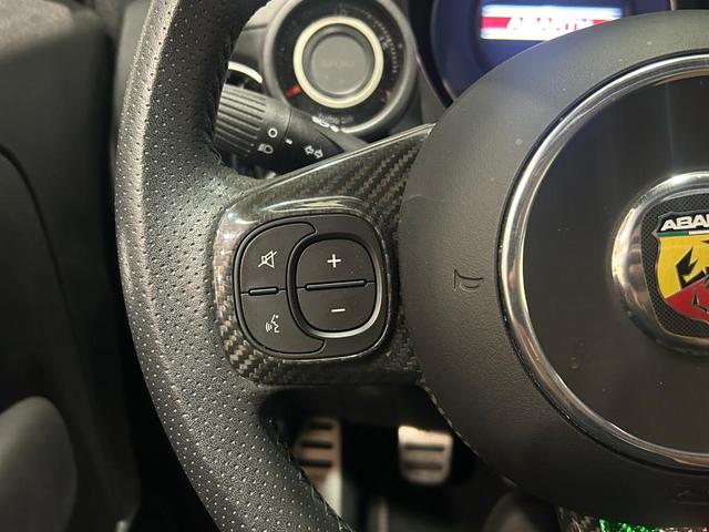 アバルト６９５ エッセエッセ ベースグレード　１００台限定車　左ハンドル　マニュアル　ドラレコ　ＥＴＣ（10枚目）