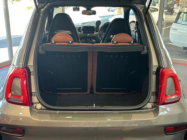 アバルト595 コンペティツィオーネ 禁煙車/認定中古車保証/ETC/ドライブレコーダー/バックカメラ/ディーラー整備(6枚目)