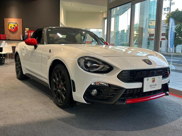 アバルト１２４ スパイダー ベースグレード　右ハンドルＭＴ　レコモン　ワンオーナー　認定中古車保証　禁煙車（2枚目）