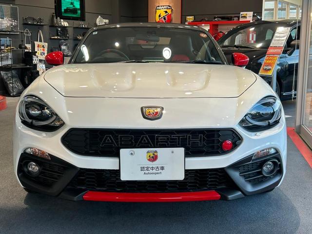 アバルト１２４ スパイダー ベースグレード　右ハンドルＭＴ　レコモン　ワンオーナー　認定中古車保証　禁煙車（3枚目）