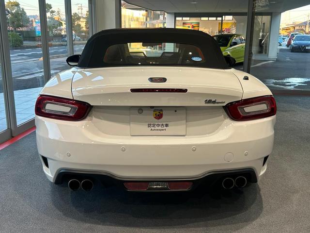 アバルト１２４ スパイダー ベースグレード　右ハンドルＭＴ　レコモン　ワンオーナー　認定中古車保証　禁煙車（6枚目）