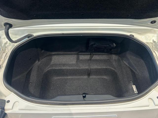 アバルト１２４ スパイダー ベースグレード　右ハンドルＭＴ　レコモン　ワンオーナー　認定中古車保証　禁煙車（8枚目）