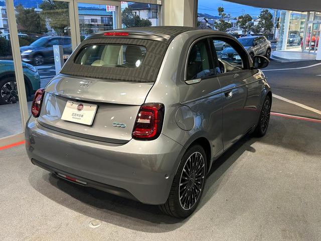 �󏭂ȃ~�l�����O���[�B