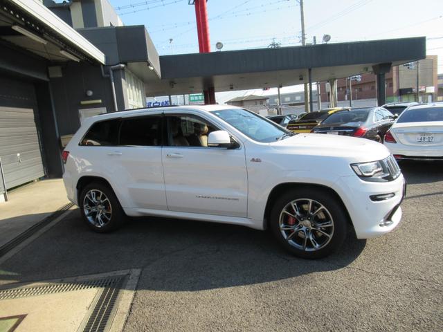 ジープ・グランドチェロキー SRT8 サンルーフレザーシート純正ナビ地デジBカメラETCヒッチネンバー(5枚目)