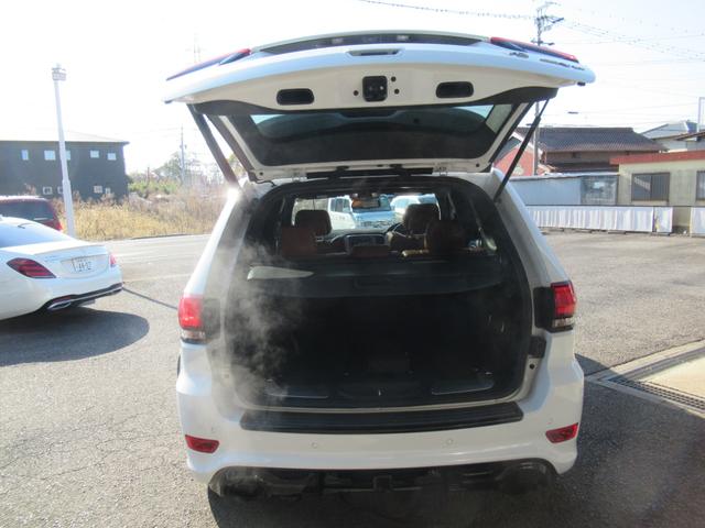 ジープ・グランドチェロキー SRT8 サンルーフレザーシート純正ナビ地デジBカメラETCヒッチネンバー(16枚目)