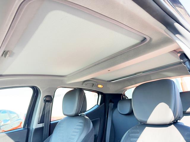 イプシロン ベースグレード　新車並行輸入車　ランチア　イプシロン　ＰＬＡＴＩＮＡ　５速ＡＴ　ガラスサンルーフ　ハーフレザーシート　純正１６インチアルミホイール　社外ナビ　フロントドライブレコーダー　バックカメラ（12枚目）