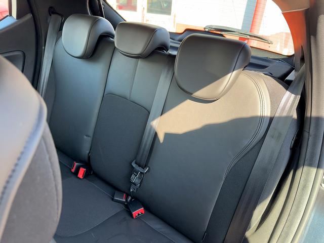 イプシロン ベースグレード　新車並行輸入車　ランチア　イプシロン　ＰＬＡＴＩＮＡ　５速ＡＴ　ガラスサンルーフ　ハーフレザーシート　純正１６インチアルミホイール　社外ナビ　フロントドライブレコーダー　バックカメラ（14枚目）