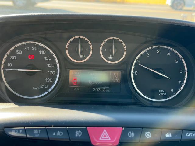 イプシロン ベースグレード　新車並行輸入車　ランチア　イプシロン　ＰＬＡＴＩＮＡ　５速ＡＴ　ガラスサンルーフ　ハーフレザーシート　純正１６インチアルミホイール　社外ナビ　フロントドライブレコーダー　バックカメラ（16枚目）