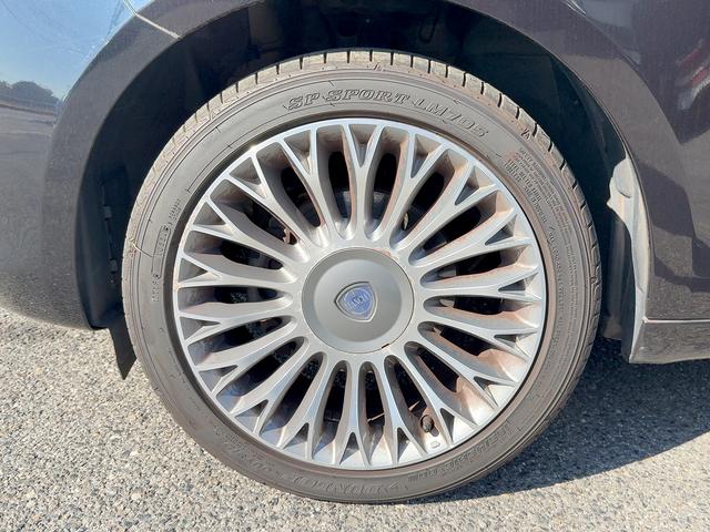 イプシロン ベースグレード　新車並行輸入車　ランチア　イプシロン　ＰＬＡＴＩＮＡ　５速ＡＴ　ガラスサンルーフ　ハーフレザーシート　純正１６インチアルミホイール　社外ナビ　フロントドライブレコーダー　バックカメラ（19枚目）