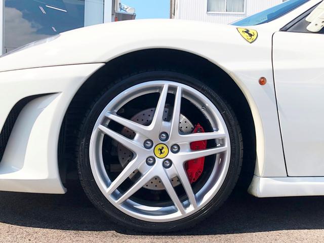 Ｆ４３０スパイダー Ｆ１　バックカメラ　バイキセノン　１９インチアルミ　レッドキャリパー　ネイビーブルーソフトトップ　ウインドディフレクター　カラードロールバー　レザーダッシュボード　ネイビーブルーレザーシート　レッドメーター（15枚目）