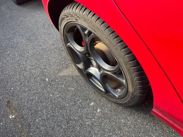 ジュリエッタ スポルティーバ　純正１８インチアルミホイール　ブラックレザーシート　ＥＴＣ　パイオニアディスプレイオーディオ　キセノンヘッドライト（3枚目）