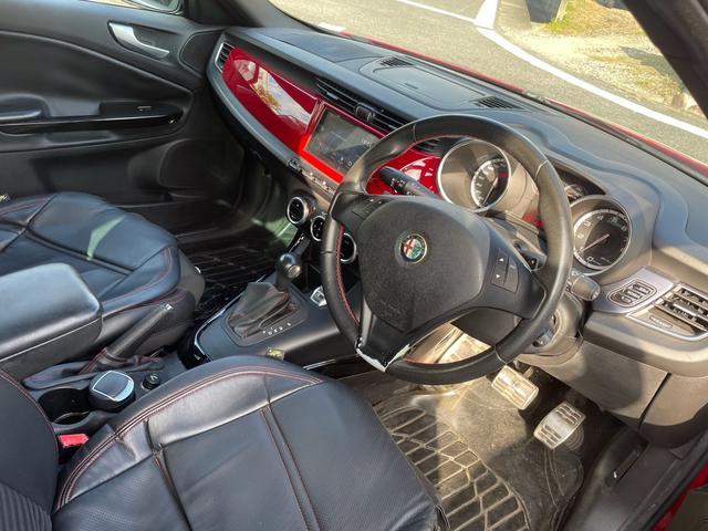 ジュリエッタ スポルティーバ　純正１８インチアルミホイール　ブラックレザーシート　ＥＴＣ　パイオニアディスプレイオーディオ　キセノンヘッドライト（5枚目）