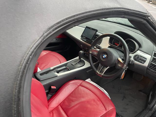 Ｚ４ ロードスター２．５ｉ　カロッツェリアＨＤＤナビ　レッドレザーシート　ＥＴＣ　純正アルミホイール（5枚目）