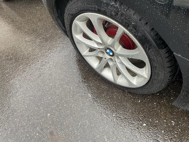 Ｚ４ ロードスター３．０ｓｉ　ハードトップ　ＲＥＭＵＳマフラー　Ｄｏｔｔｙ赤黒シートカバー　バックモニター　純正アルミホイール　ＥＴＣ　キセノンヘッドライト（3枚目）