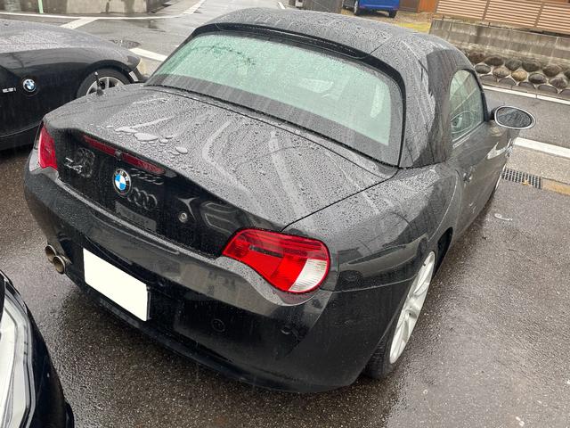 Ｚ４ ロードスター３．０ｓｉ　ハードトップ　ＲＥＭＵＳマフラー　Ｄｏｔｔｙ赤黒シートカバー　バックモニター　純正アルミホイール　ＥＴＣ　キセノンヘッドライト（4枚目）