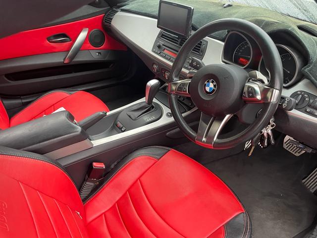 Ｚ４ ロードスター３．０ｓｉ　ハードトップ　ＲＥＭＵＳマフラー　Ｄｏｔｔｙ赤黒シートカバー　バックモニター　純正アルミホイール　ＥＴＣ　キセノンヘッドライト（5枚目）