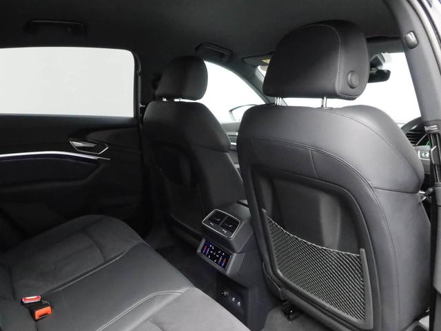 Q8スポーツバック e-トロン 55e-トロンクワトロ Sライン 元デモカー 21インチアルミ ブラックスタイリング サイレンスPKG B&Oサウンド パワークロージングドア プライバシーガラス インテリアパッケージ ステアリングヒーター リヤUSB エアサス(17枚目)