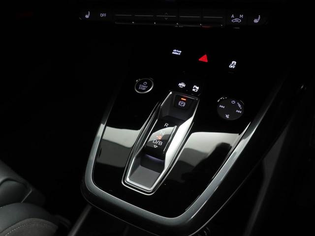 Q4 e-トロン 40e-トロン 黒革シート 20インチアルミ マトリクスLEDヘッドライト スポーツサス 前後軽減ブレーキ 前席シートヒーター 電動リヤゲート 全周囲カメラ 3ゾーンオートエアコン マルチカラーアンビエントライト(10枚目)