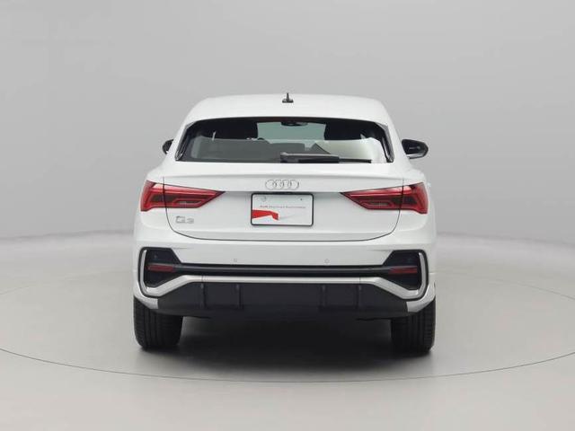 Ｑ３スポーツバック ３５ＴＦＳＩ　Ｓライン　元当社デモカー　黒革スポーツシート（前席電動・ヒーター付き）　１９インチアルミ　ＬＥＤヘッドライト　電動リヤゲート　全周囲カメラ　レーダークルコン　バーチャルコクピット　ナビ　スマホインターフェース（5枚目）