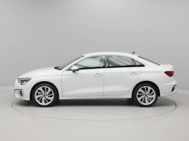 A3セダン 30TFSIアドバンスド 前席電動シート(ヒーター付き) マトリクスLEDヘッドライト バックカメラ 前後軽減ブレーキ レーダークルコン サイドアシスト レーンキープ バーチャルコクピット スマホインターフェース付きナビ TV(3枚目)