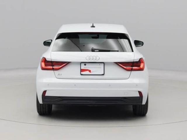 �o�b�N�J�����E�O��R�[�i�[�Z���T�[�Œ��Ԃ����S