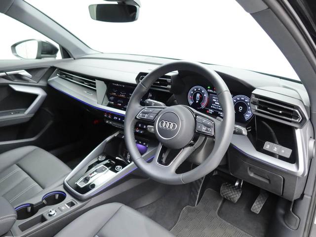 �X�e�A�����O�ɕt���Ă���}���`�t�@���N�V�����X�C�b�`�ŃI�[�f�B�I�@��Ȃǂ̑��삪�ł��܂�