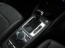 マニュアルモード付7速トランスミッション。タッチパッドを使って文字入力が可能です