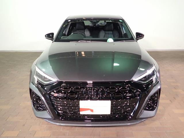 RS3 ベースグレード 認定中古車・ファインナッパレザー ハニカムステッチング・ダンピングコントロールサスペンション・スポーツエキゾーストシステム・Audirings&ブラックスタイリングパッケージ(2枚目)