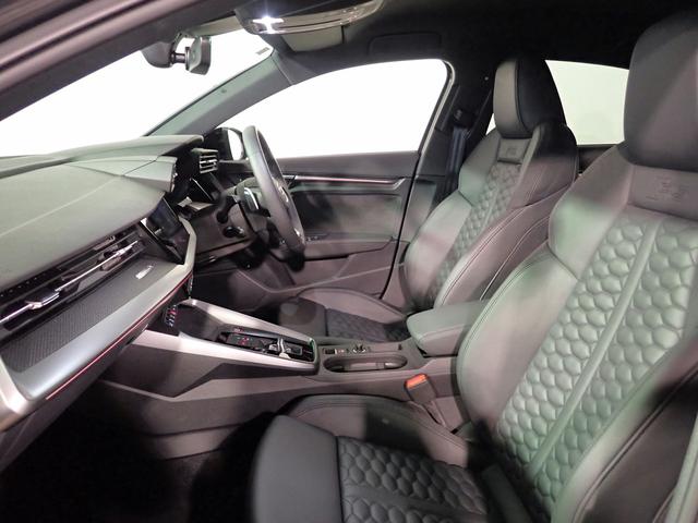 RS3 ベースグレード 認定中古車・ファインナッパレザー ハニカムステッチング・ダンピングコントロールサスペンション・スポーツエキゾーストシステム・Audirings&ブラックスタイリングパッケージ(14枚目)
