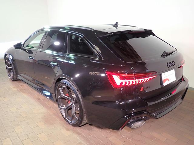 ＲＳ６アバント パフォーマンス ベースグレード　認定中古車・ワンオーナー・ＲＳスポーツエキゾーストシステム・デコラティブパネル　カーボン　ツイル・ブラックスタイリングパッケージ・カラードブレーキキャリパー　レッド・ＲＳ専用シート・シートヒーター（4枚目）