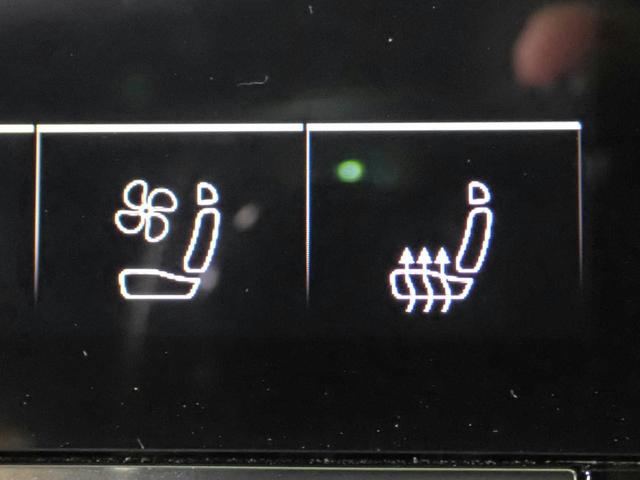 ＲＳ６アバント パフォーマンス ベースグレード　認定中古車・ワンオーナー・ＲＳスポーツエキゾーストシステム・デコラティブパネル　カーボン　ツイル・ブラックスタイリングパッケージ・カラードブレーキキャリパー　レッド・ＲＳ専用シート・シートヒーター（12枚目）