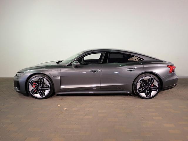 ＲＳ ｅ－トロンＧＴ ベースグレード　認定中古車・テクノロジーパッケージ・レザーフリーパッケージ・２１インチホイール・レッドキャリパー・パワーシート・パワーテールゲート・マトリクスヘッドライト・サラウンドビュー・ガラスルーフ・シートヒータ（3枚目）