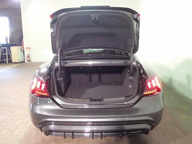 ＲＳ ｅ－トロンＧＴ ベースグレード　認定中古車・テクノロジーパッケージ・レザーフリーパッケージ・２１インチホイール・レッドキャリパー・パワーシート・パワーテールゲート・マトリクスヘッドライト・サラウンドビュー・ガラスルーフ・シートヒータ（24枚目）