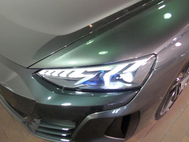 ＲＳ ｅ－トロンＧＴ ベースグレード　認定中古車・テクノロジーパッケージ・レザーフリーパッケージ・２１インチホイール・レッドキャリパー・パワーシート・パワーテールゲート・マトリクスヘッドライト・サラウンドビュー・ガラスルーフ・シートヒータ（25枚目）