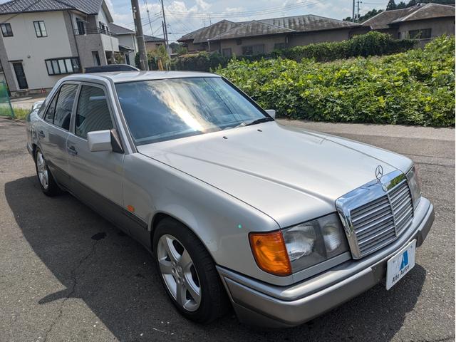 ２３０Ｅ　左ハンドル　新品車高調　ＡＴ車(6枚目)