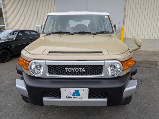 ＦＪクルーザー ベースグレード　ナビ　ＥＴＣ　バックカメラ　夏・冬タイヤホイール付き　ＡＴ車（4枚目）