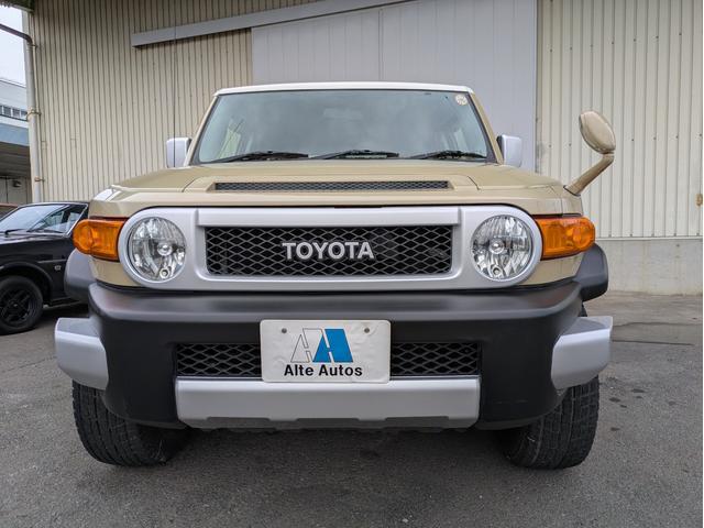 ＦＪクルーザー ベースグレード　ナビ　ＥＴＣ　バックカメラ　夏・冬タイヤホイール付き　ＡＴ車（6枚目）