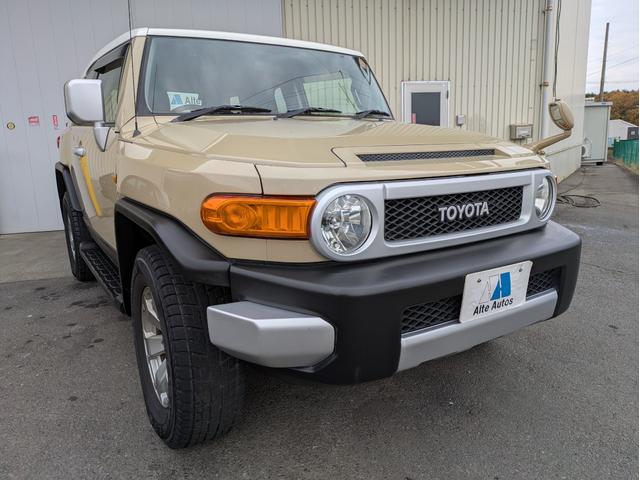 ＦＪクルーザー ベースグレード　ナビ　ＥＴＣ　バックカメラ　夏・冬タイヤホイール付き　ＡＴ車（8枚目）