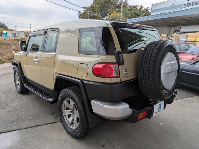 ＦＪクルーザー ベースグレード　ナビ　ＥＴＣ　バックカメラ　夏・冬タイヤホイール付き　ＡＴ車（12枚目）