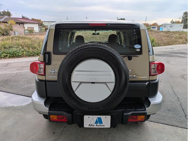 ＦＪクルーザー ベースグレード　ナビ　ＥＴＣ　バックカメラ　夏・冬タイヤホイール付き　ＡＴ車（14枚目）