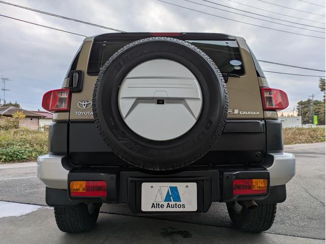 ＦＪクルーザー ベースグレード　ナビ　ＥＴＣ　バックカメラ　夏・冬タイヤホイール付き　ＡＴ車（15枚目）