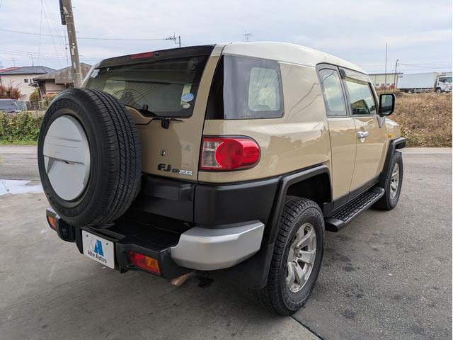 ＦＪクルーザー ベースグレード　ナビ　ＥＴＣ　バックカメラ　夏・冬タイヤホイール付き　ＡＴ車（16枚目）
