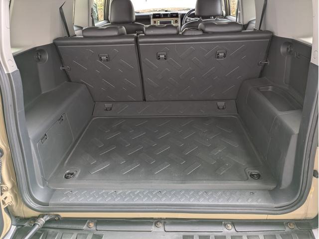 ＦＪクルーザー ベースグレード　ナビ　ＥＴＣ　バックカメラ　夏・冬タイヤホイール付き　ＡＴ車（19枚目）