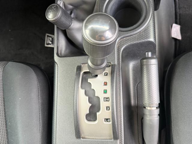 ＦＪクルーザー ベースグレード　ナビ　ＥＴＣ　バックカメラ　夏・冬タイヤホイール付き　ＡＴ車（25枚目）