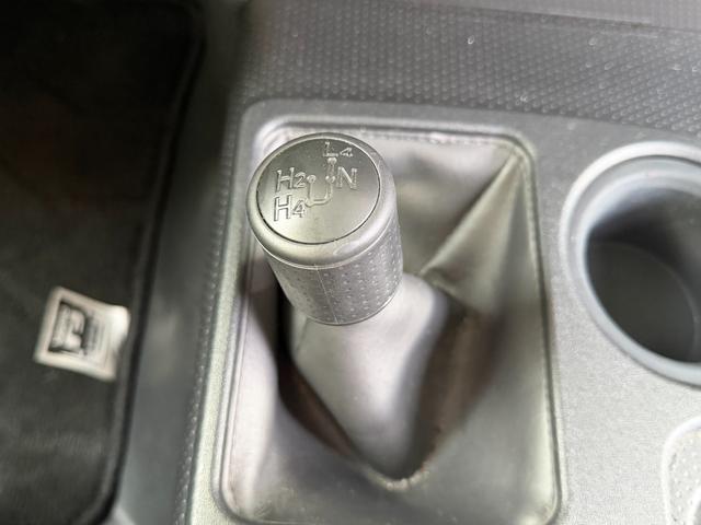 ＦＪクルーザー ベースグレード　ナビ　ＥＴＣ　バックカメラ　夏・冬タイヤホイール付き　ＡＴ車（26枚目）