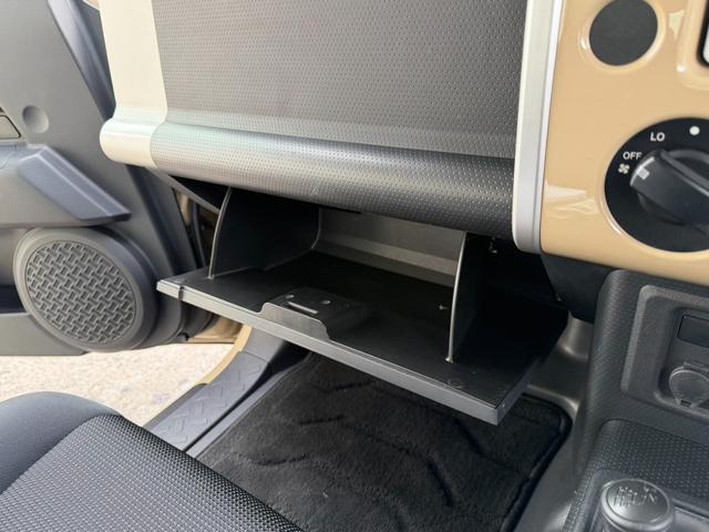 ＦＪクルーザー ベースグレード　ナビ　ＥＴＣ　バックカメラ　夏・冬タイヤホイール付き　ＡＴ車（40枚目）