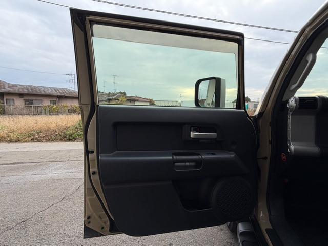 ＦＪクルーザー ベースグレード　ナビ　ＥＴＣ　バックカメラ　夏・冬タイヤホイール付き　ＡＴ車（43枚目）