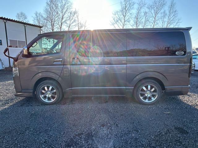 ハイエースバン 　４ＷＤ　ＥＴＣ　バックカメラ　ナビ　両側スライドドア　ＡＴ　Ｂｌｕｅｔｏｏｔｈ　エアコン　パワーウィンドウ　運転席エアバッグ（4枚目）