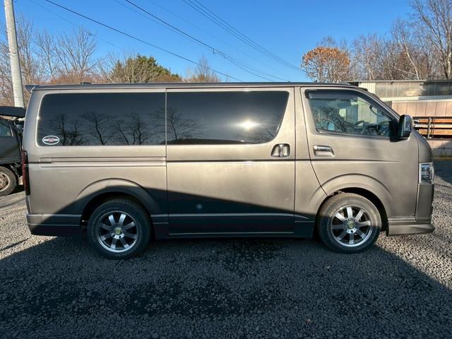 ハイエースバン 　４ＷＤ　ＥＴＣ　バックカメラ　ナビ　両側スライドドア　ＡＴ　Ｂｌｕｅｔｏｏｔｈ　エアコン　パワーウィンドウ　運転席エアバッグ（8枚目）