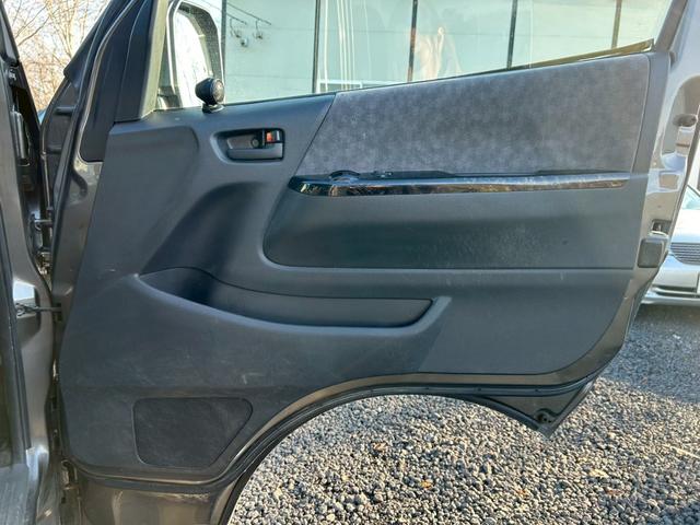 ハイエースバン 　４ＷＤ　ＥＴＣ　バックカメラ　ナビ　両側スライドドア　ＡＴ　Ｂｌｕｅｔｏｏｔｈ　エアコン　パワーウィンドウ　運転席エアバッグ（9枚目）